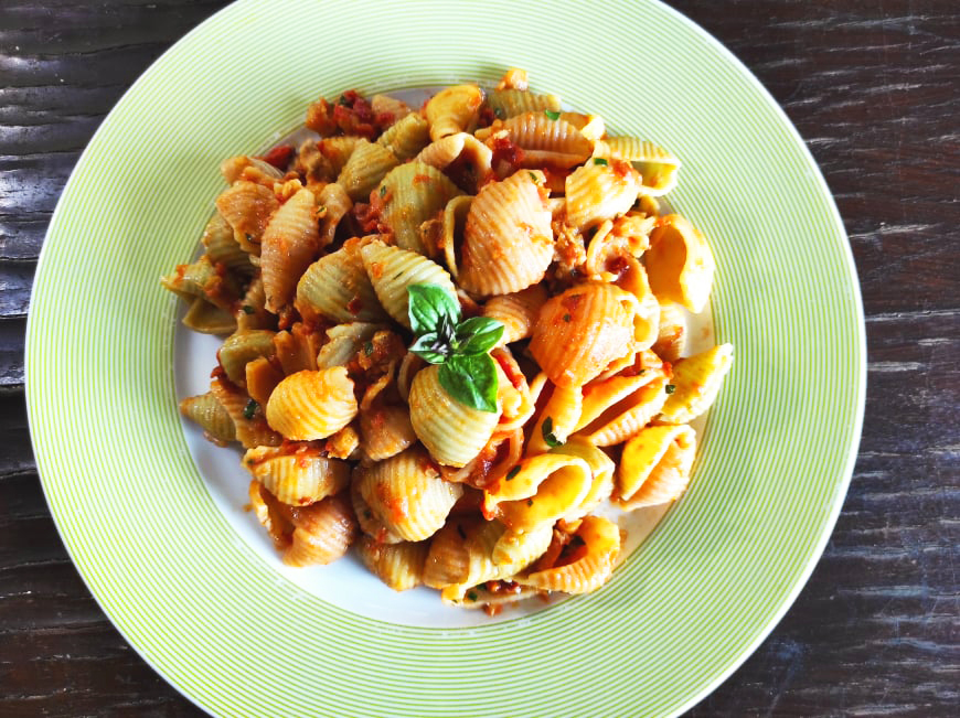 Read more about the article Pasta shells tricolore in protein tomato sauce